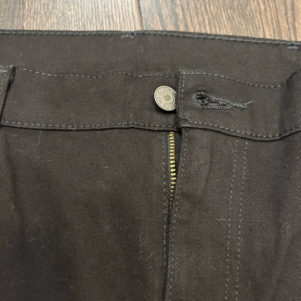 Levi's Black Flat Front Shorts  NWOT - Picture 2 of 5